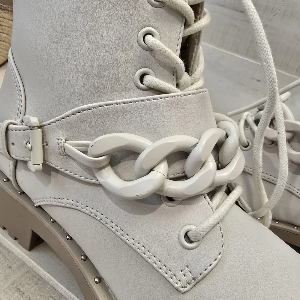 {7} Dolce Vita Osten Chainlink Chunky Boot Off White *slight flaw shown in pics*